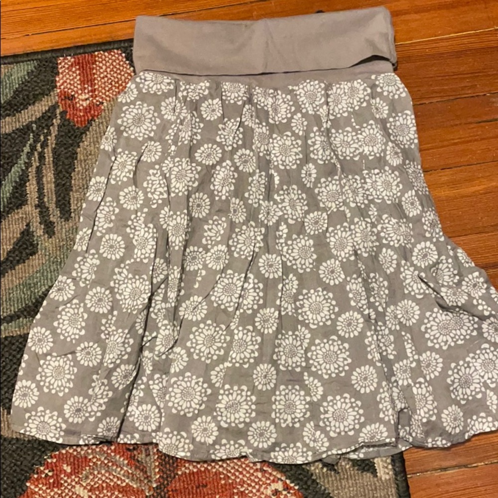 Gray & white flower skirt